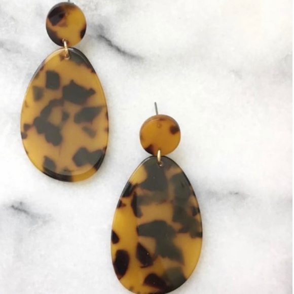 Tortoiseshell Acrylic Yaron Earring - Picture 2 of 3